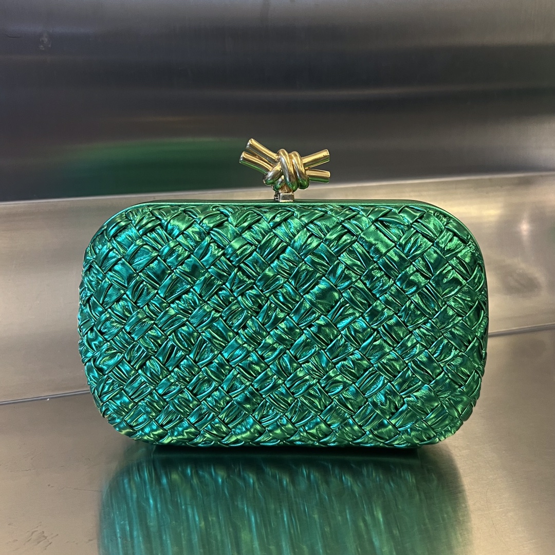 Knot Padded Intreccio Leather Clutch Green